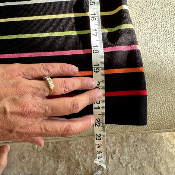 Vintage petite Lindor Black and Pink Striped Sweater Short sleeve - Picture 6 of 7